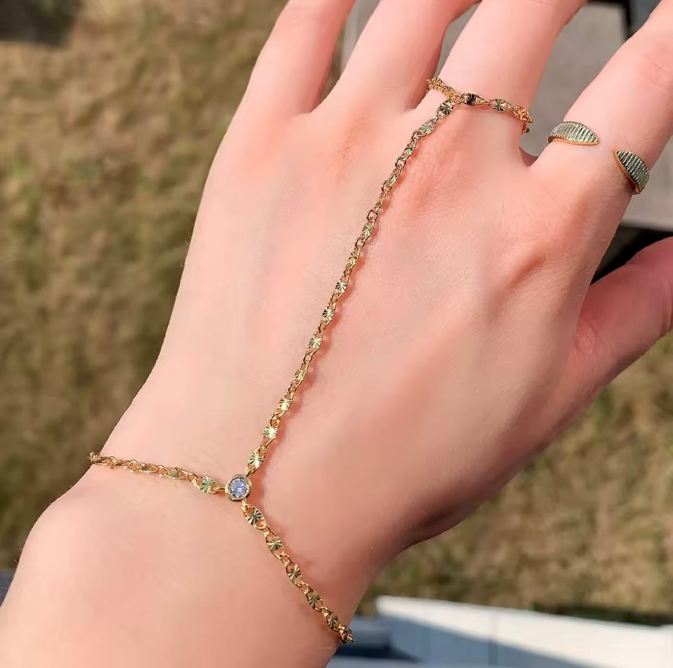 Luna Handchain