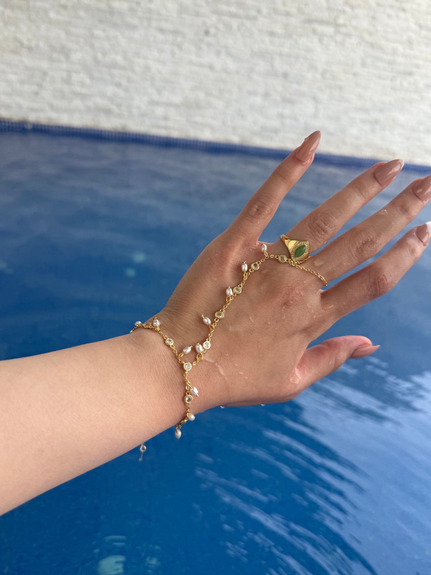 Pearl Luminus Handchain