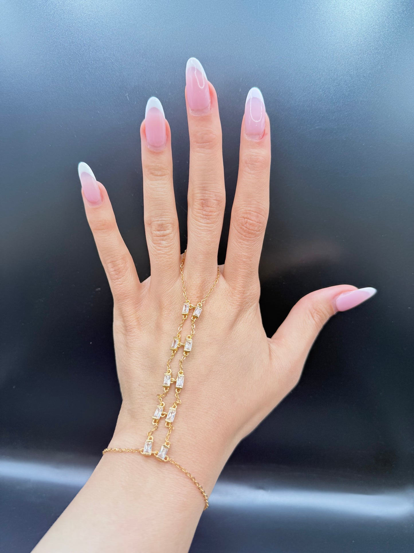 Lustora Handchain