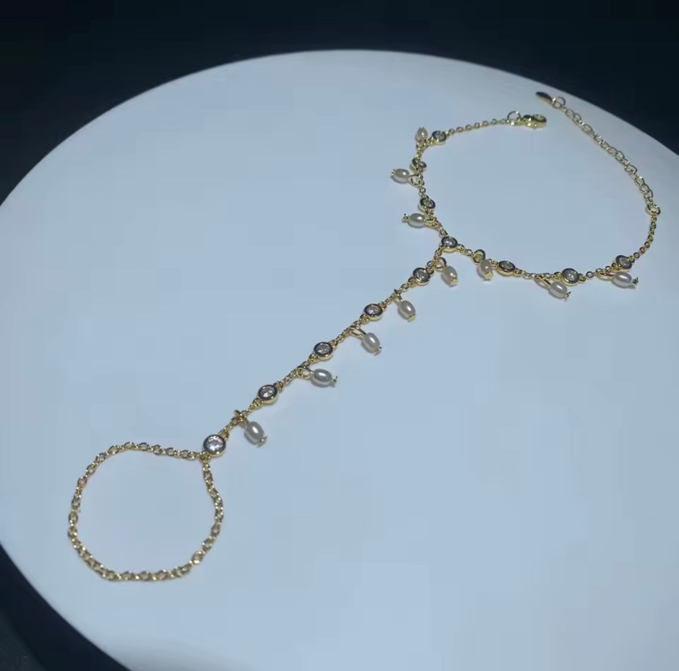Pearl Luminus Handchain
