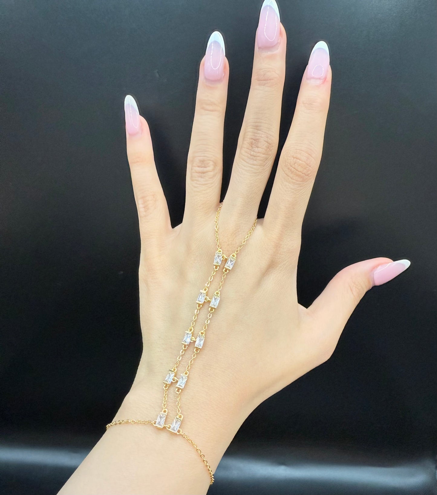 Lustora Handchain