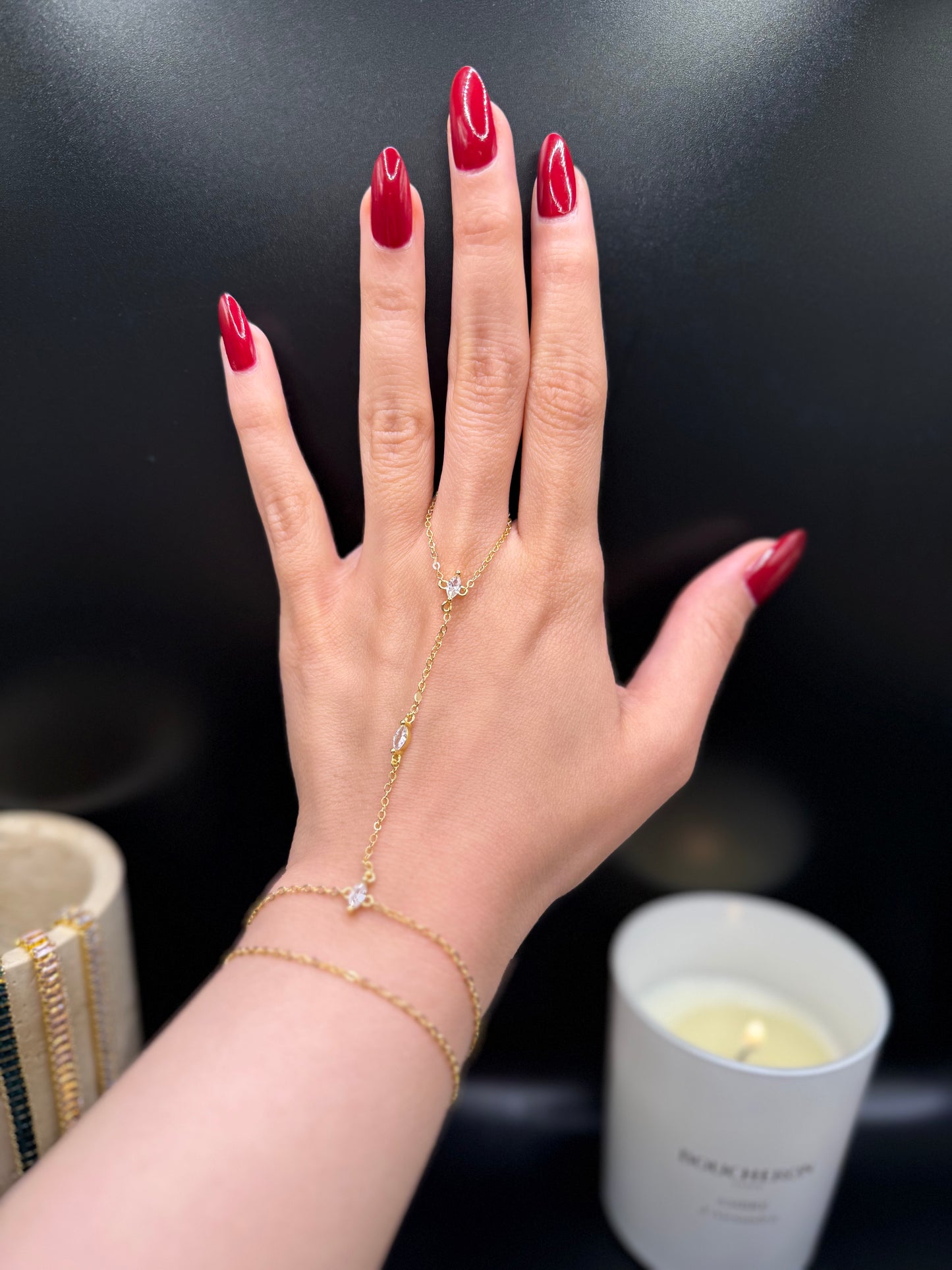 Veloura handchain