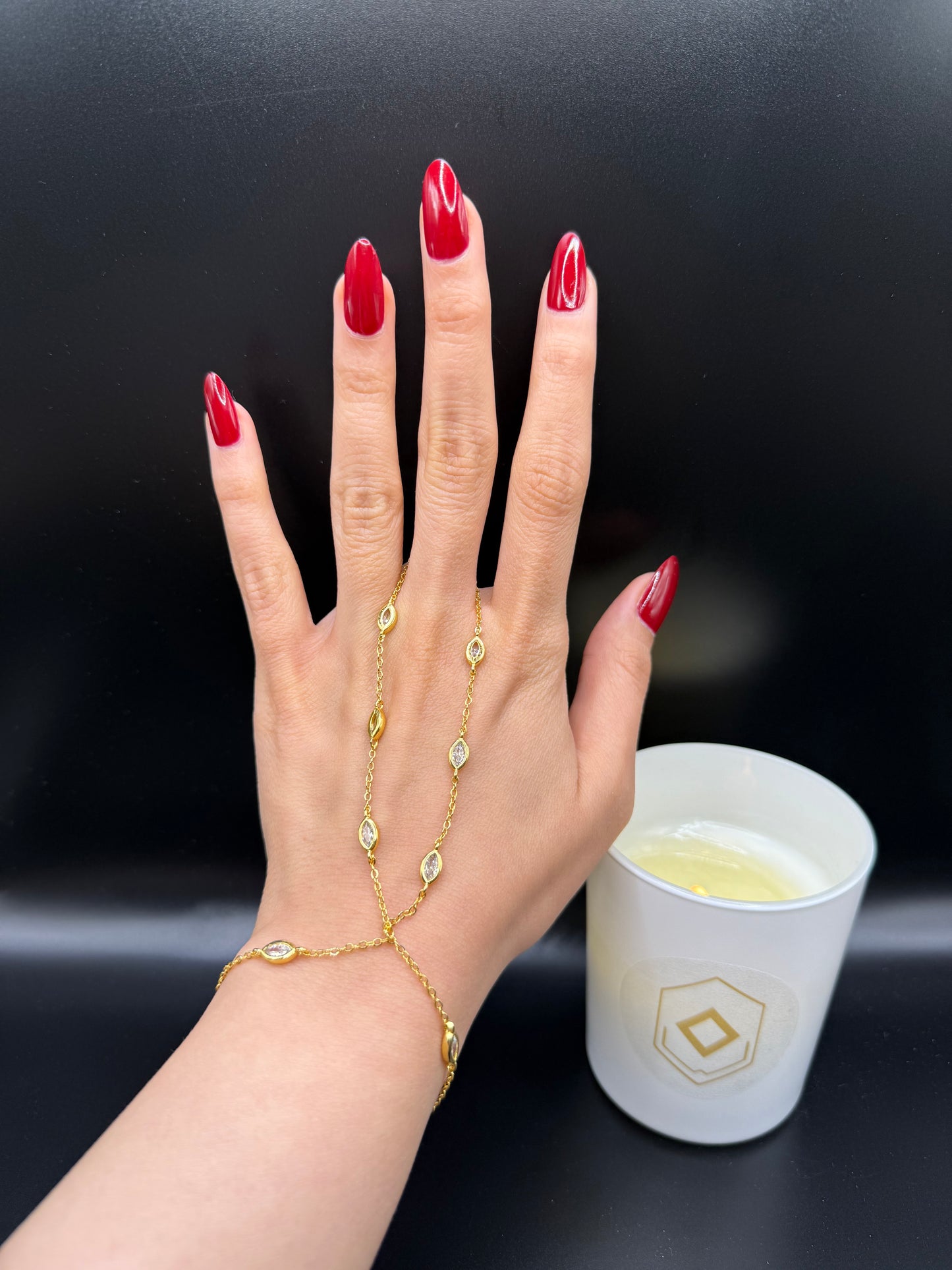 Lily Handchain