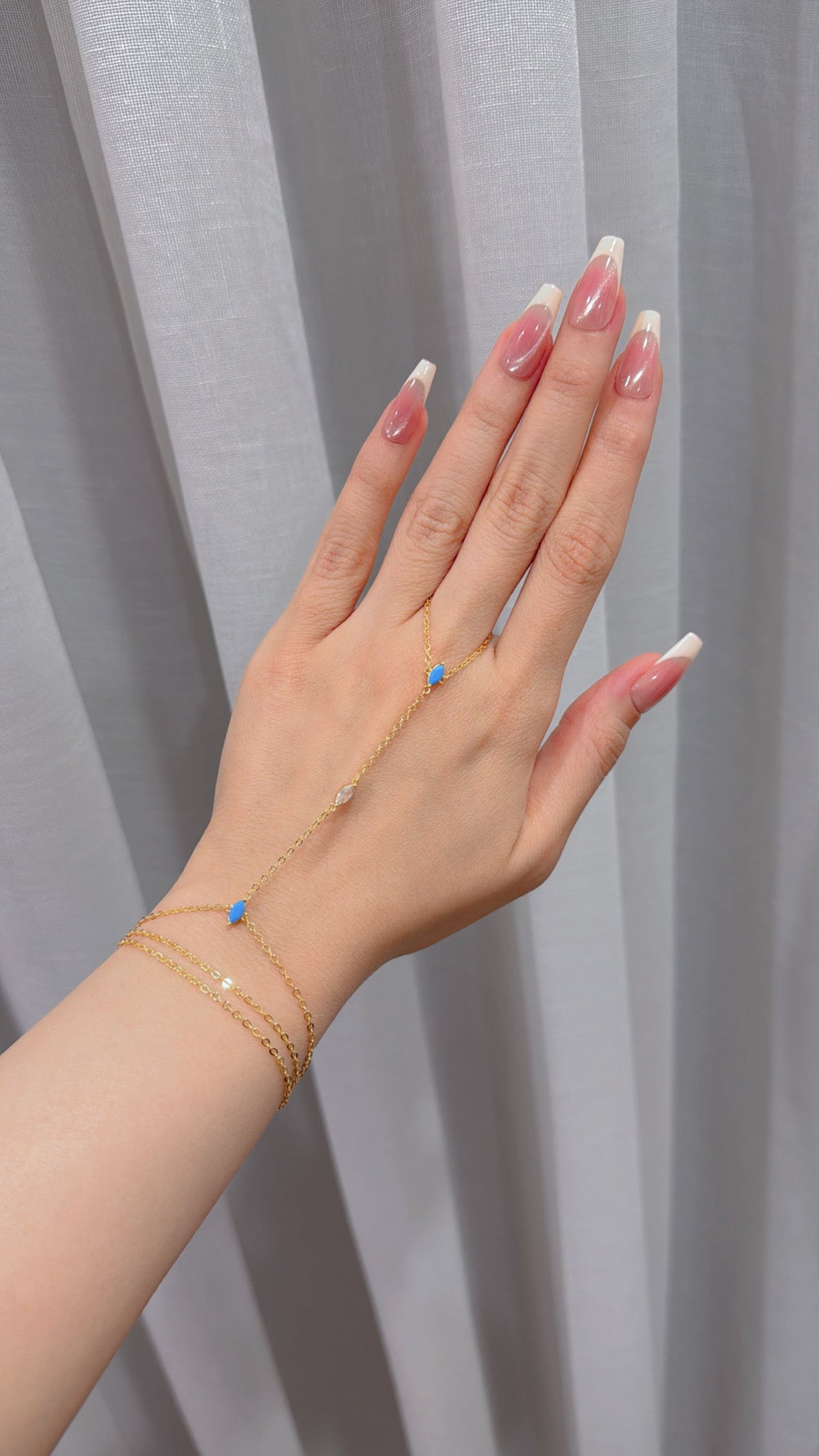 Veloura Sahara handchain